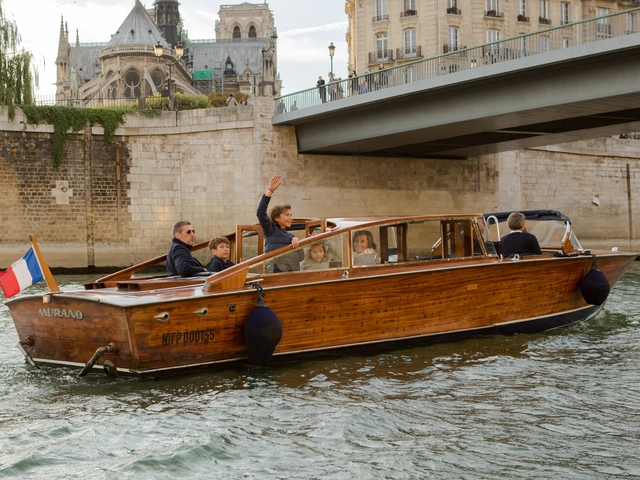 Private Seine River Paris Cruise