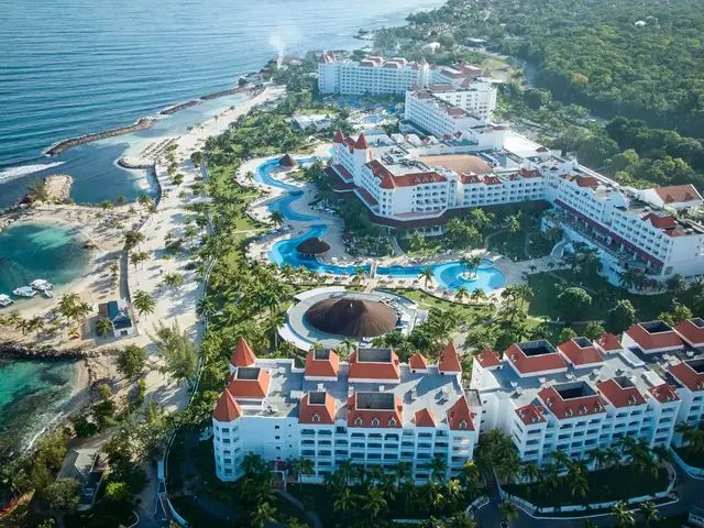 Jamaica Escape – Bahia Principe Escape Runaway Bay
