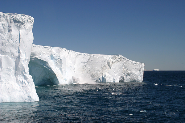 Thu, Jan 6 · At Sea