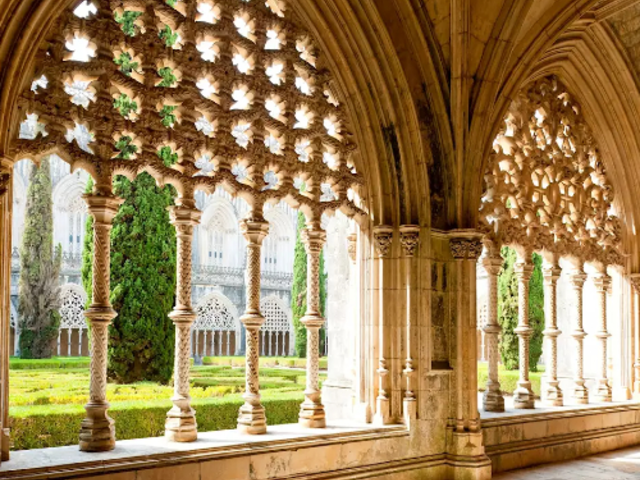 Fátima to Lisbon via Batalha, Nazaré & Óbidos