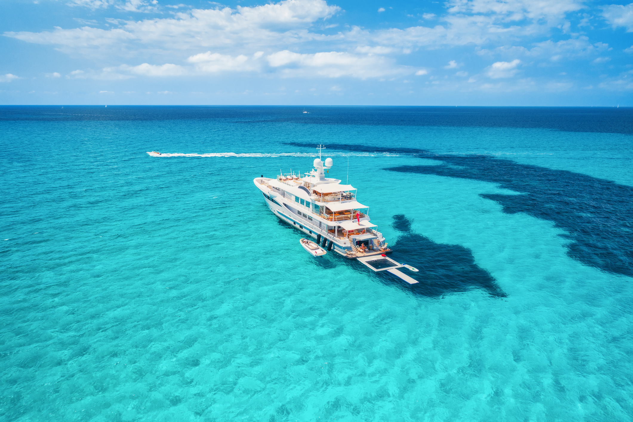 Yacht & Luxury Cruises