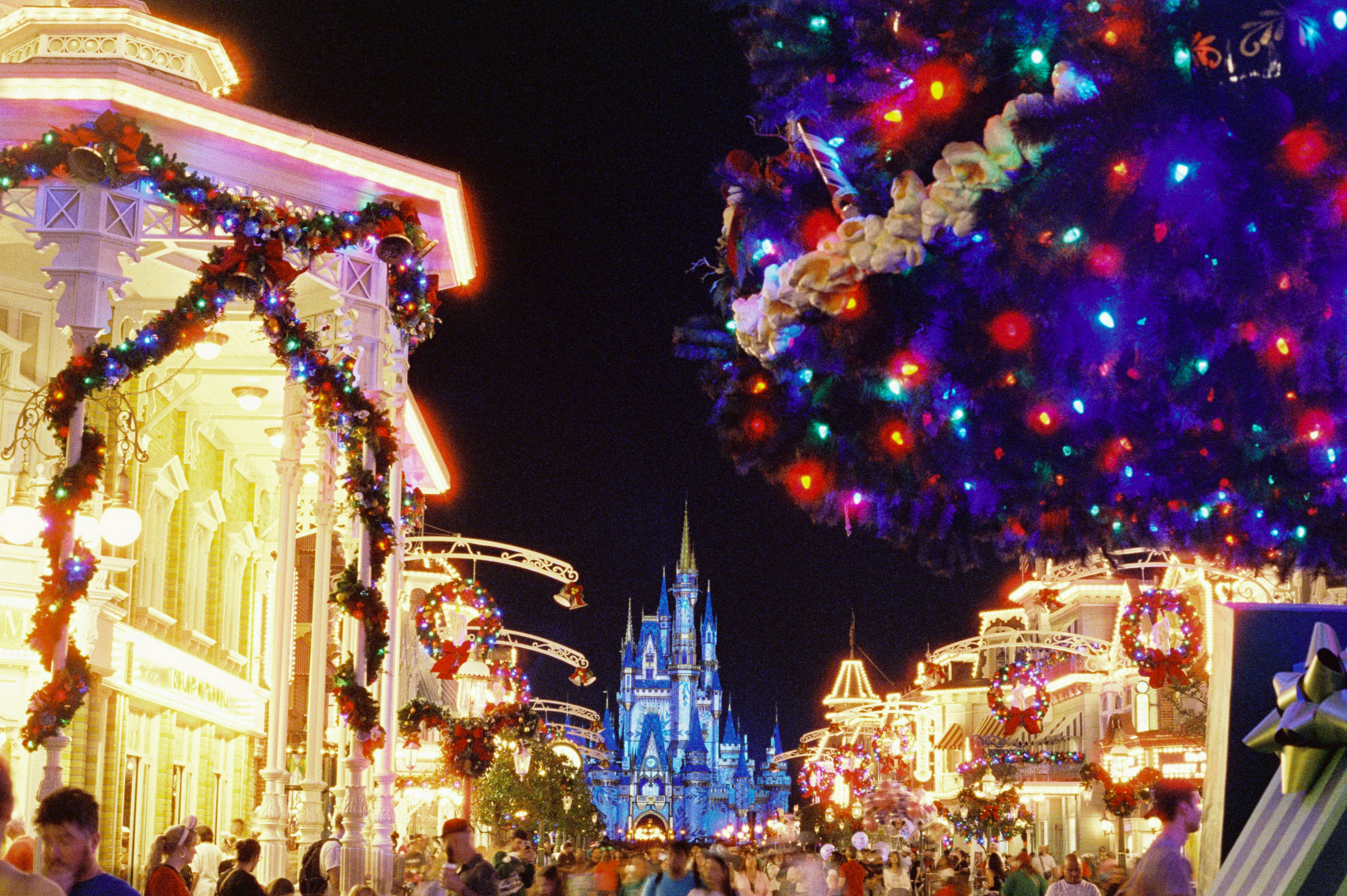 Why Every Family Visiting Walt Disney World During the Holidays Should Experience Mickey’s Very Merry Christmas Party