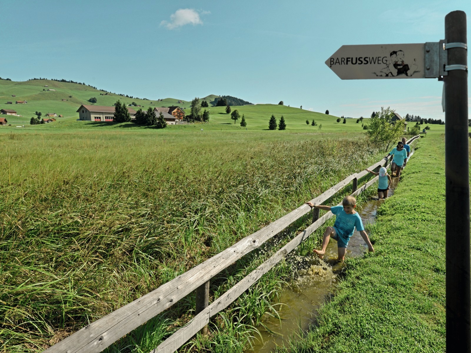 ‘Ditch’ the Boots: Switzerland’s Barefoot Hiking Revival