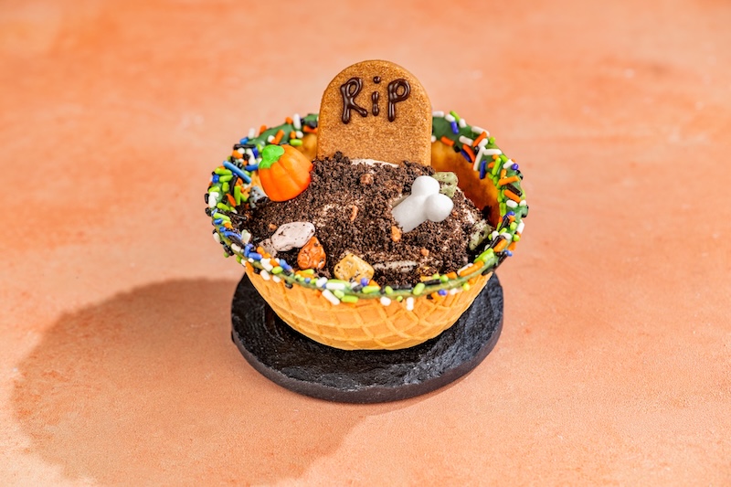 Disney World’s Halloween Foodie Guide Is Here - And I Want WAY Too Many of These Treats 🎃👻🍭