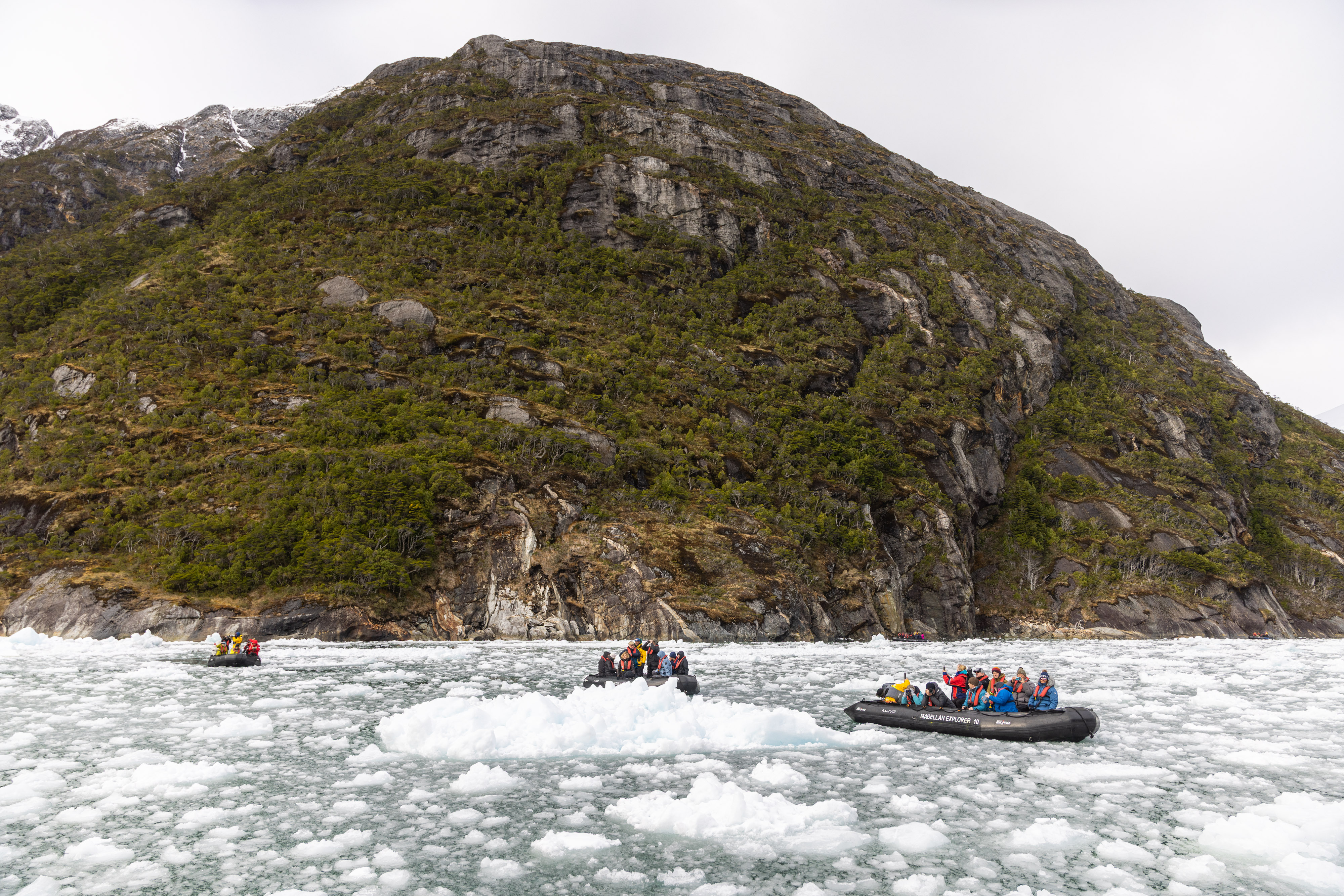 A21 Zodiacs navigate the Seno Garibaldi (Alberto De Agostini National Park) - Patagonia/Chile