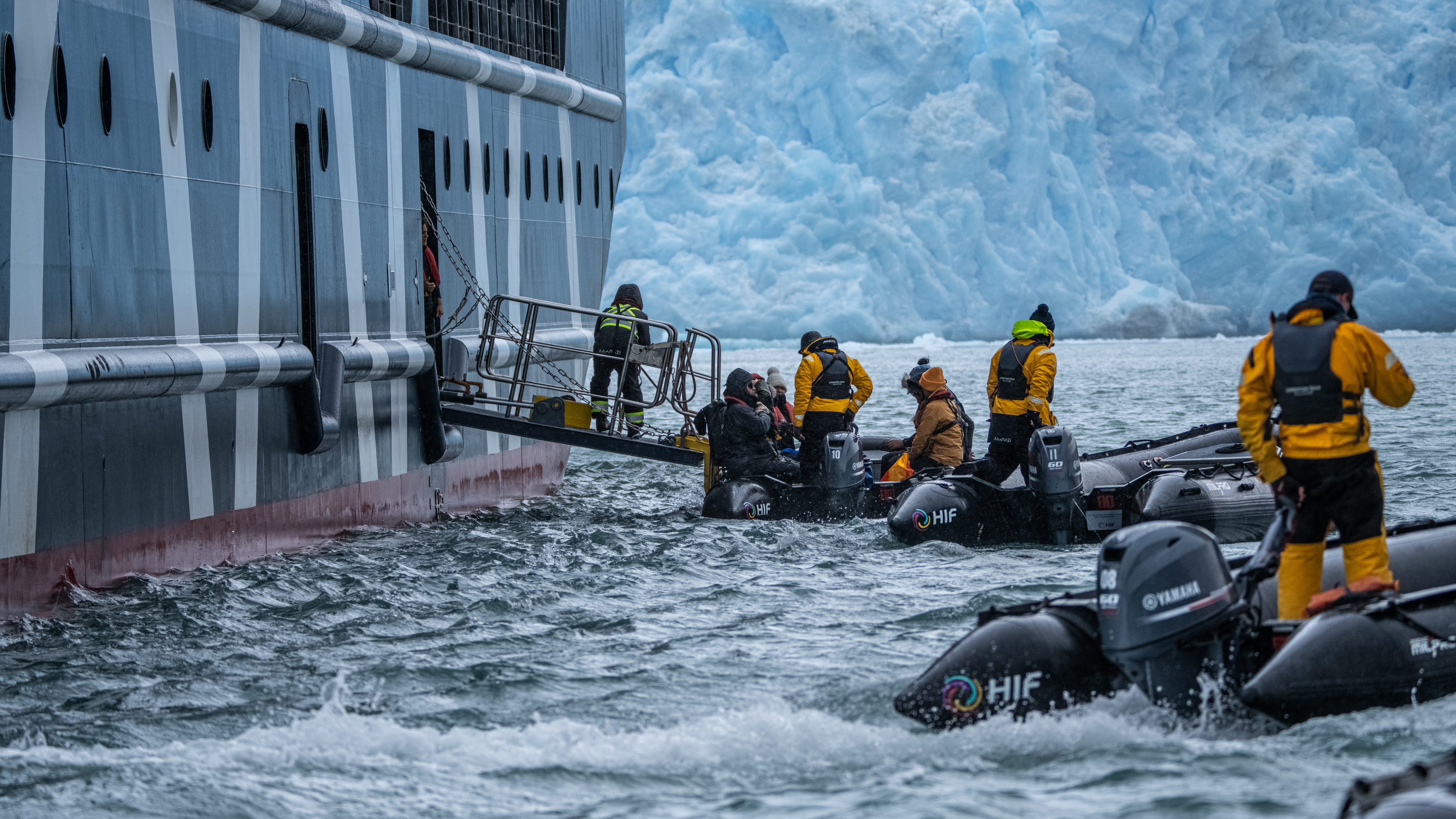 A21 zodiacs at Pio XI Glacier (Bernardo O'Higgins National Park).  It has a surface of 1265 square kilometers - as big as Santiago, Chile.
