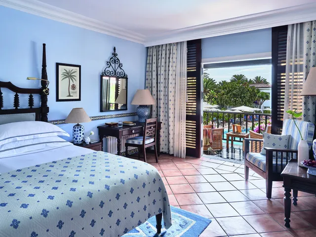 Staying Places: Grand Hotel Residencia