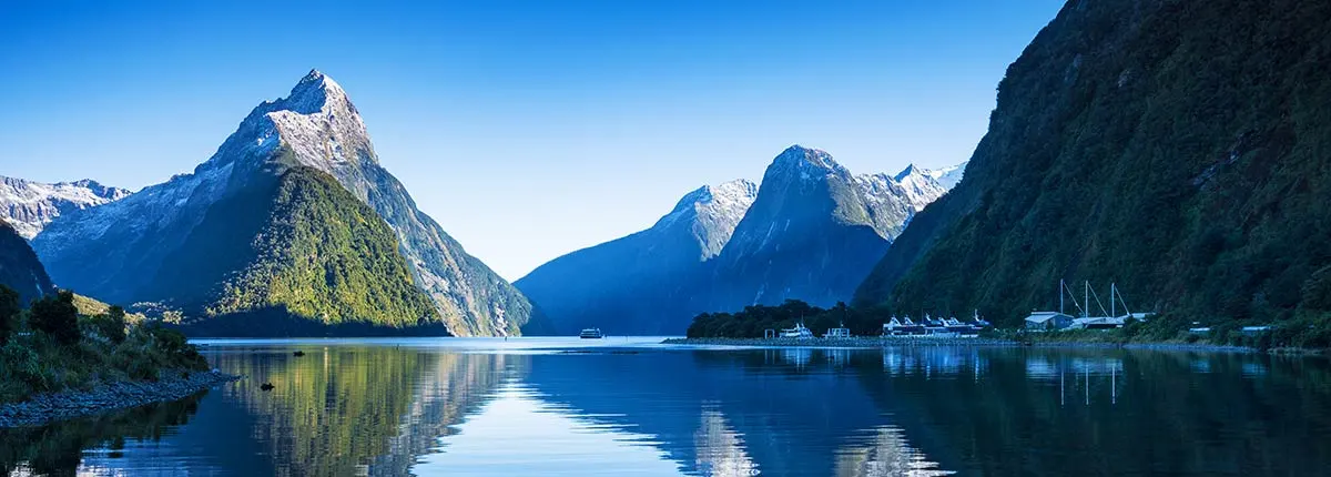 Cruise Fiordland National Park