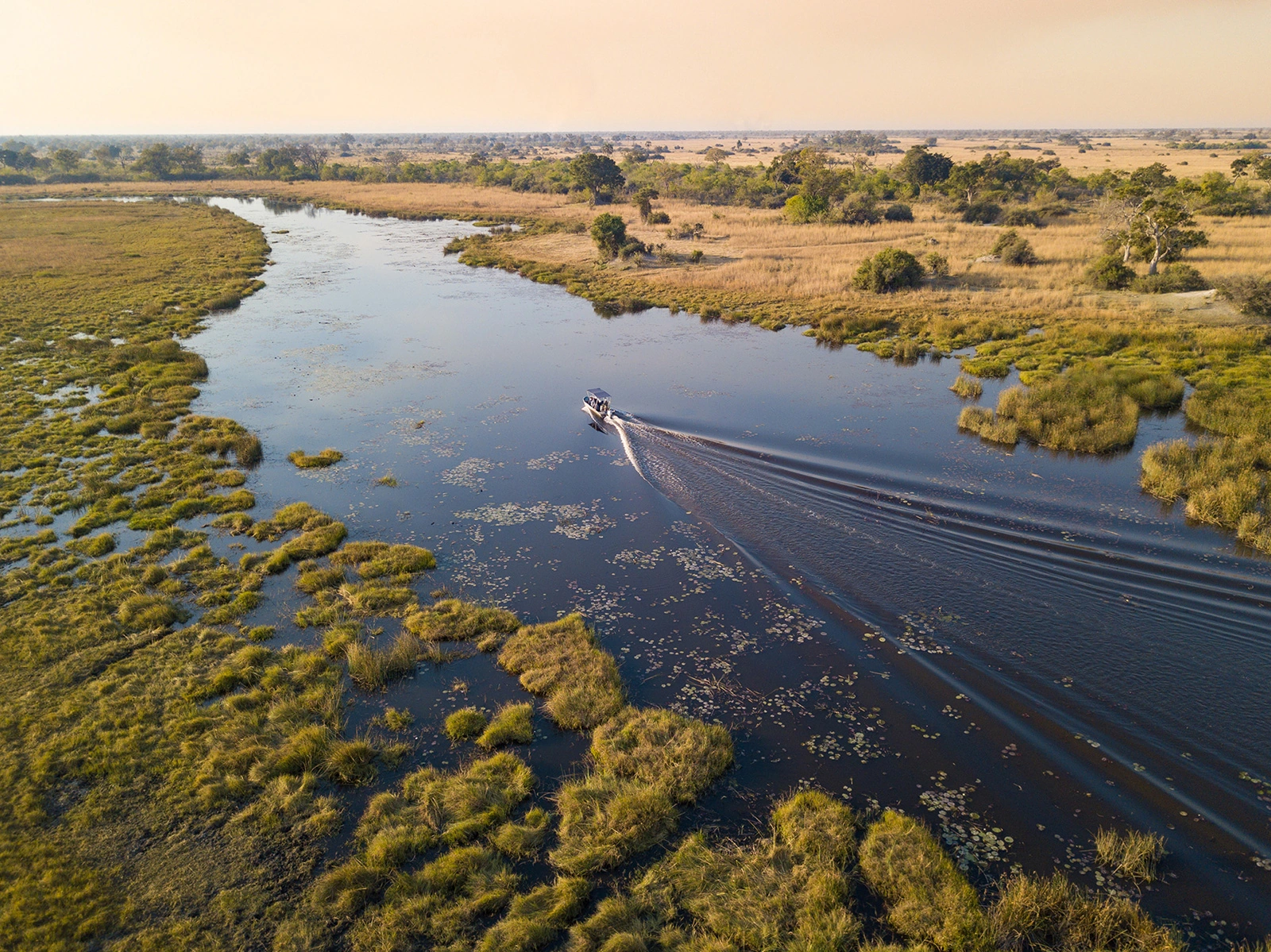 12Great-Plains-Selinda-Suite-boating-safari.jpg