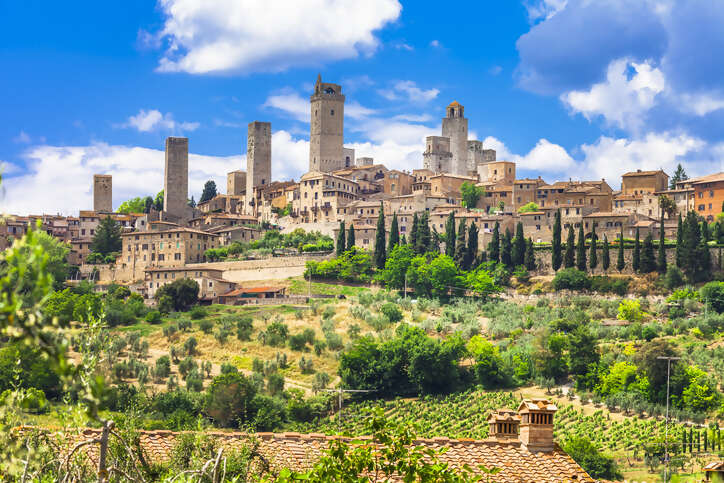 San Gimignano & Monteriggioni: Tuscany's Historic Icons and Wine Trail