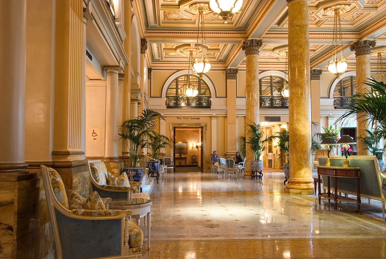 Luxury Hotels & Resort