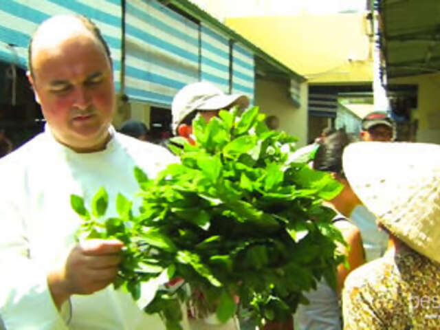 Video: Seabourn Experience: Shopping with the Chef at the Saigon Market