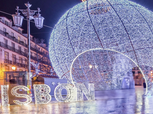 AmaWaterways Adds Complimentary Airfare to 2025 Festive Cruises