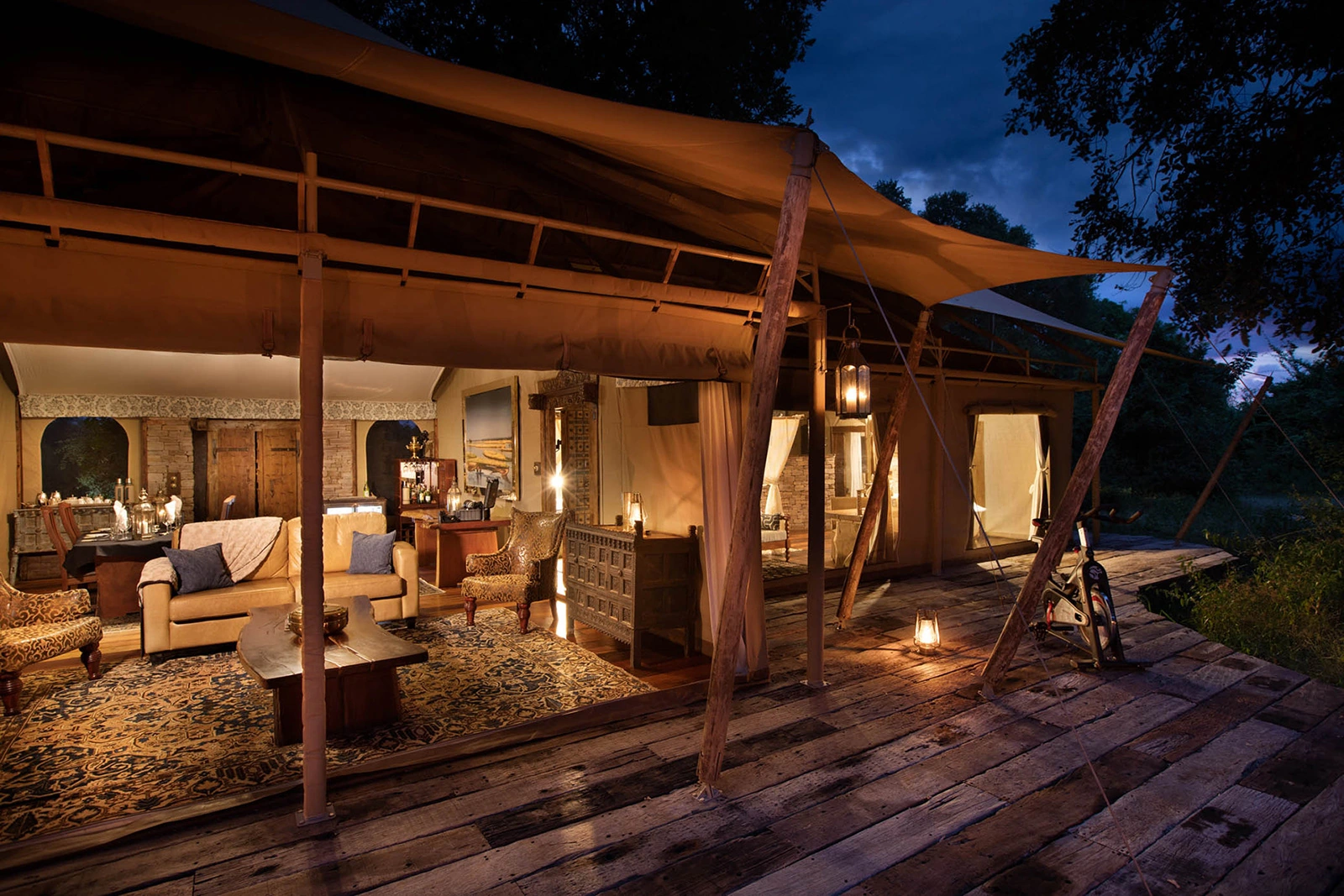 02Great-Plains-Zanji-Suite-at-Tembo-Plains-lounge-from-deck.jpg