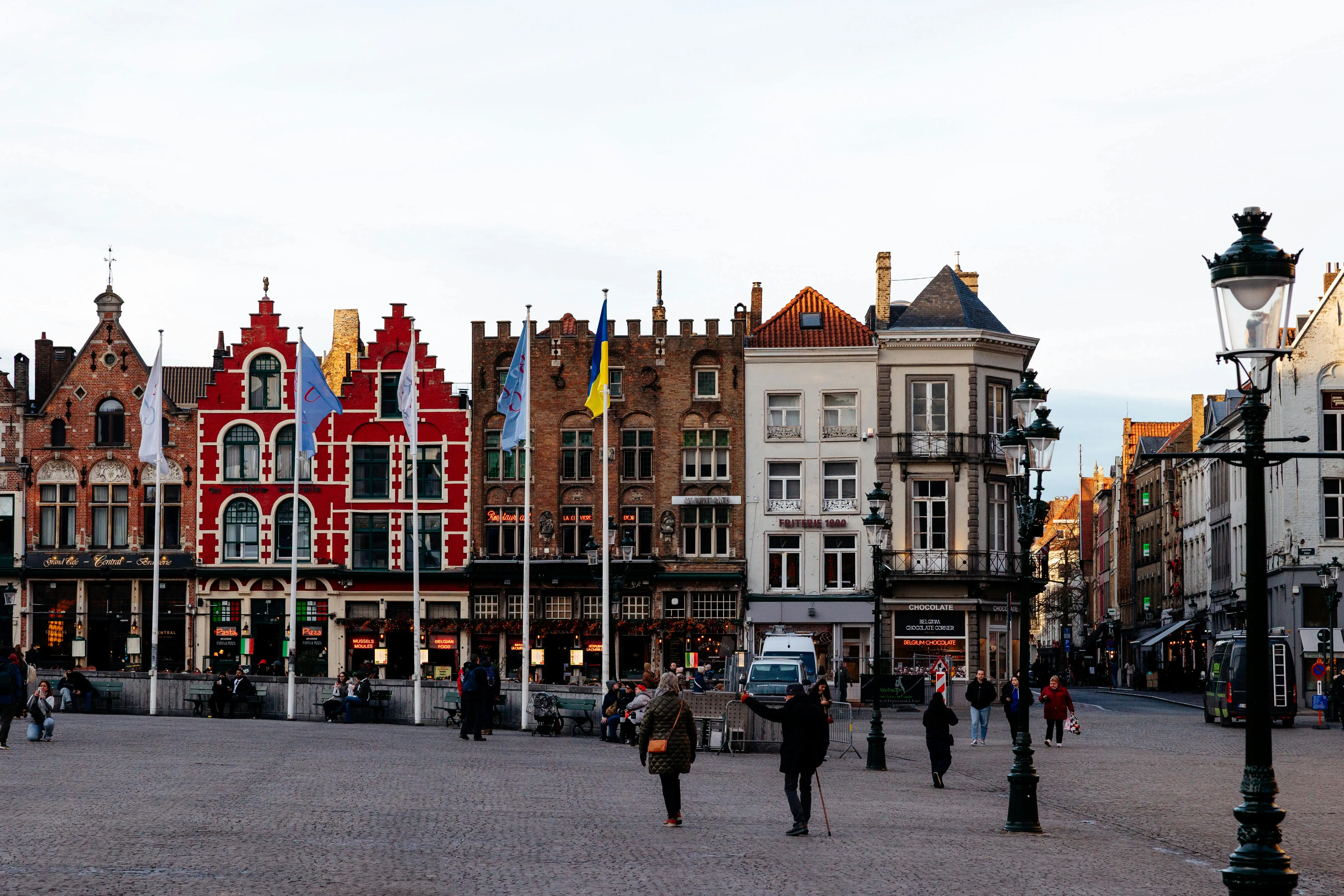 DIY or Done-For-You? Comparing FIT Travel and Organized Tours
