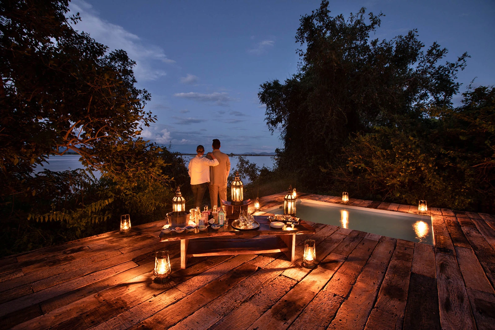 13Great-Plains-Zanji-Suite-at-Tembo-Plains-sundowners-at-the-suite.jpg