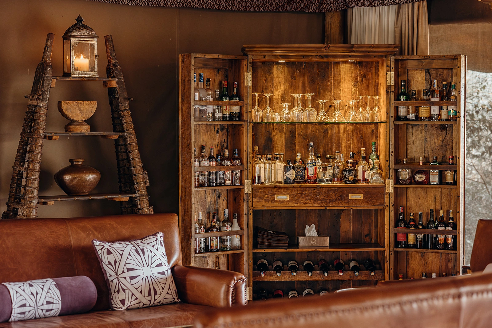 05Great-Plains-Mara-Nyika-Camp-bar.jpg