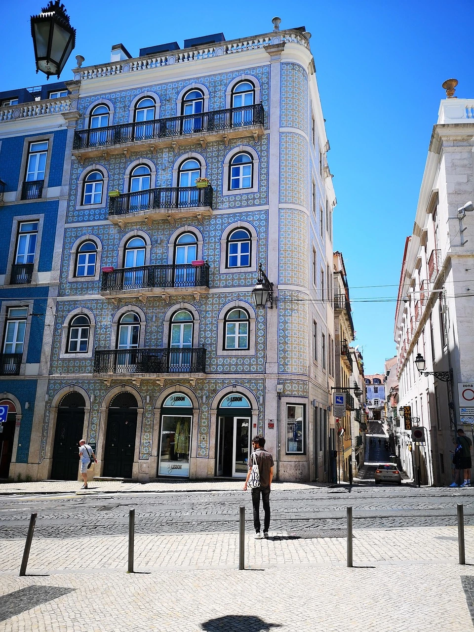 Essential Portuguese Phrases for Travelers to Portugal