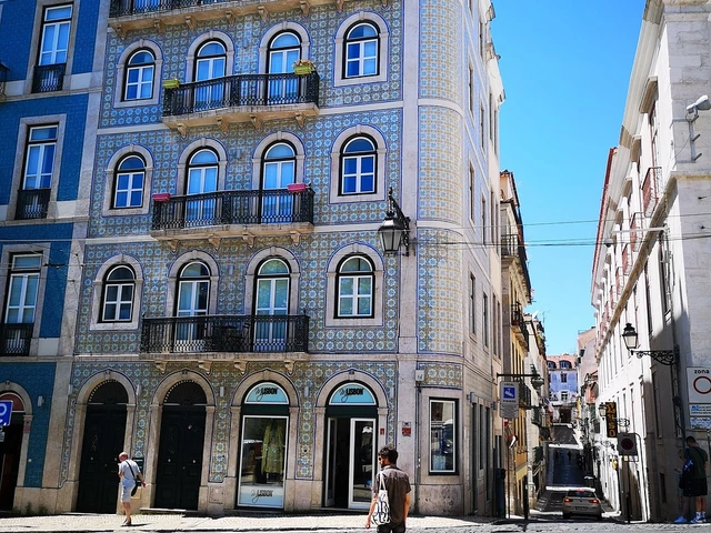 Essential Portuguese Phrases for Travelers to Portugal