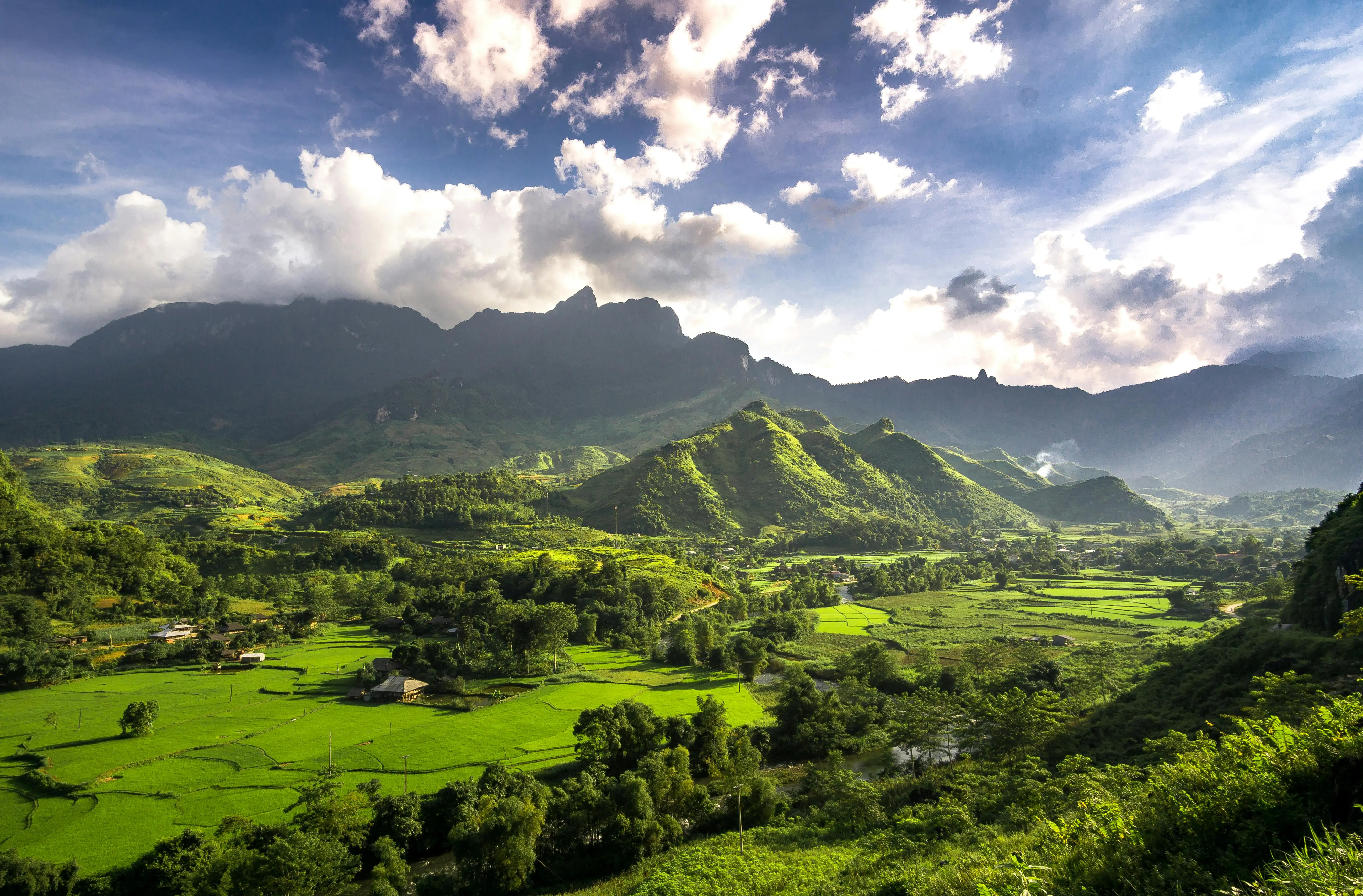 Experience the Magic of South East Asia with a Luxury Guided Tour and Secure Your Spot for an Unforgettable Adventure