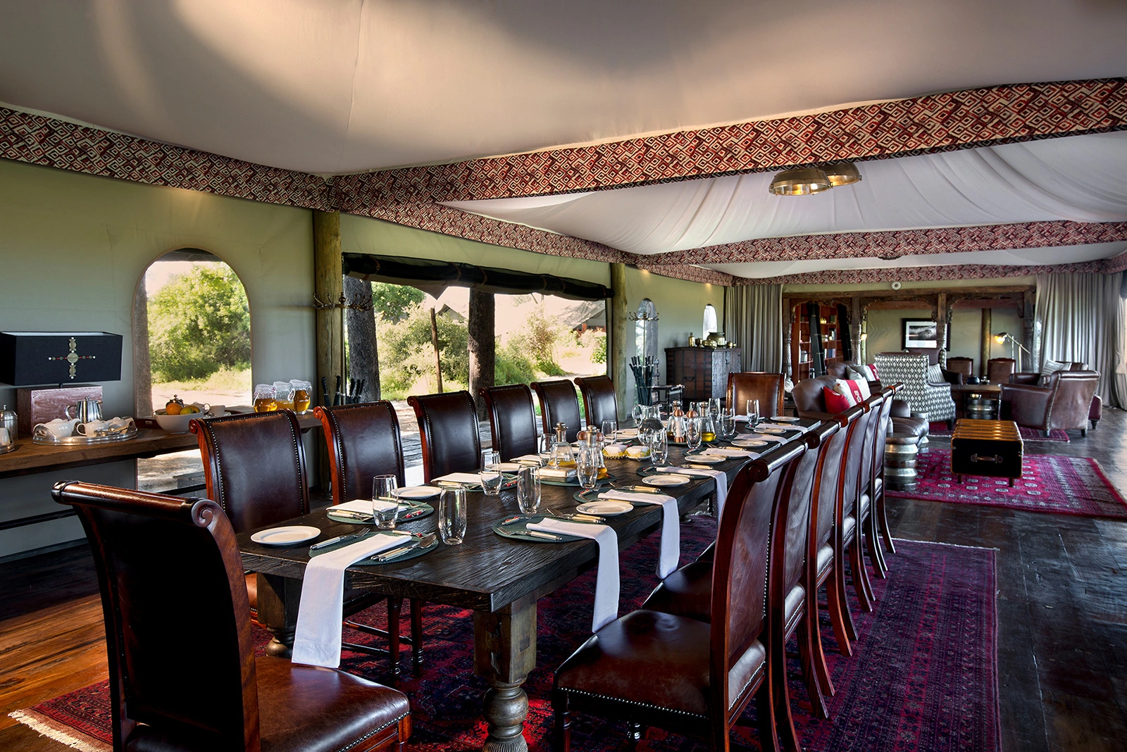03Great-Plains-Duba-Plains-Camp-main-area-dining.jpg