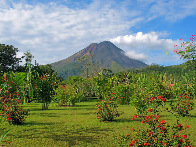 Tropical Costa Rica with Heidi Glaus and Collette
