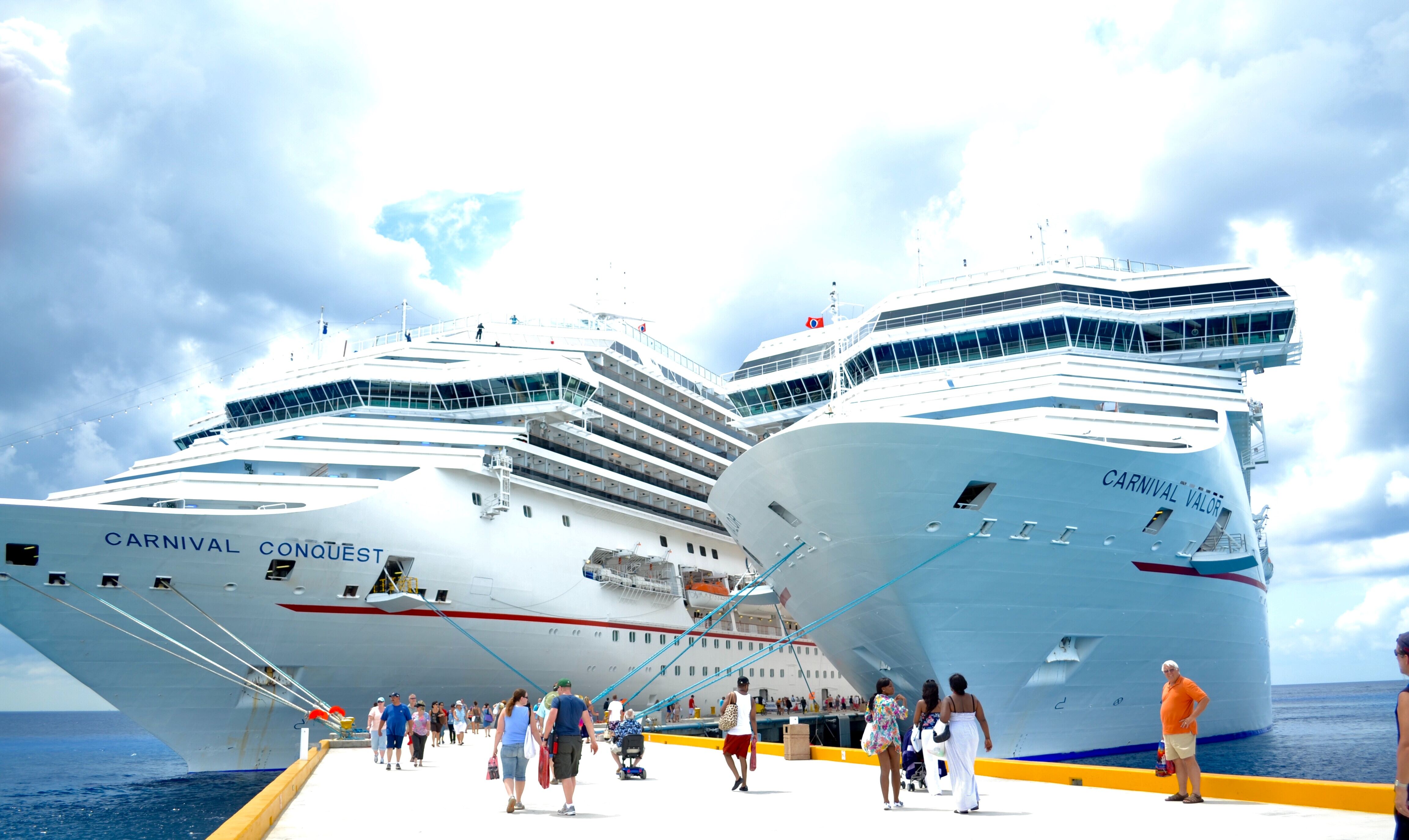 What is shoulder season and why should i consider booking a cruise?