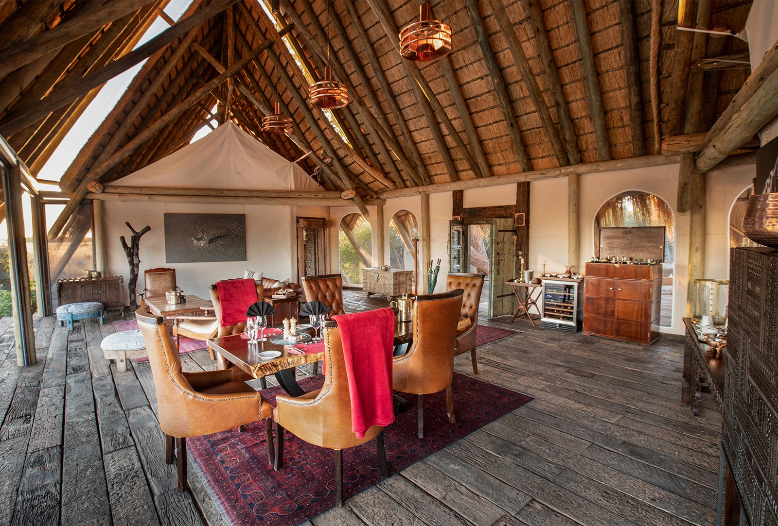 03Great-Plains-Selinda-Suite-main-dinning-area.jpg