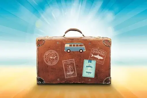 12 Amazing Ways to Make Your Luggage Stand Out at the Airport