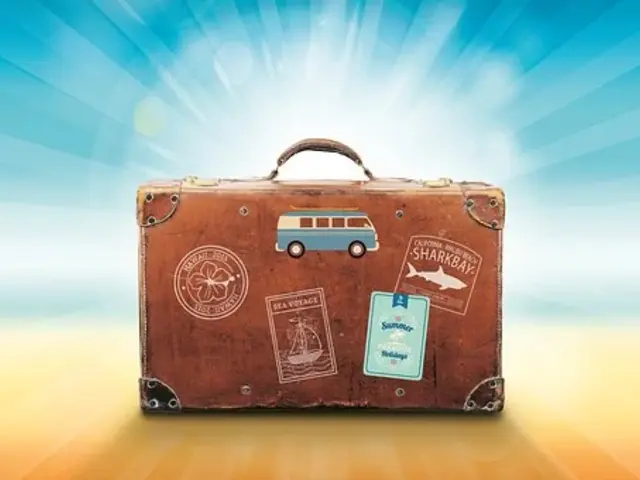 12 Amazing Ways to Make Your Luggage Stand Out at the Airport