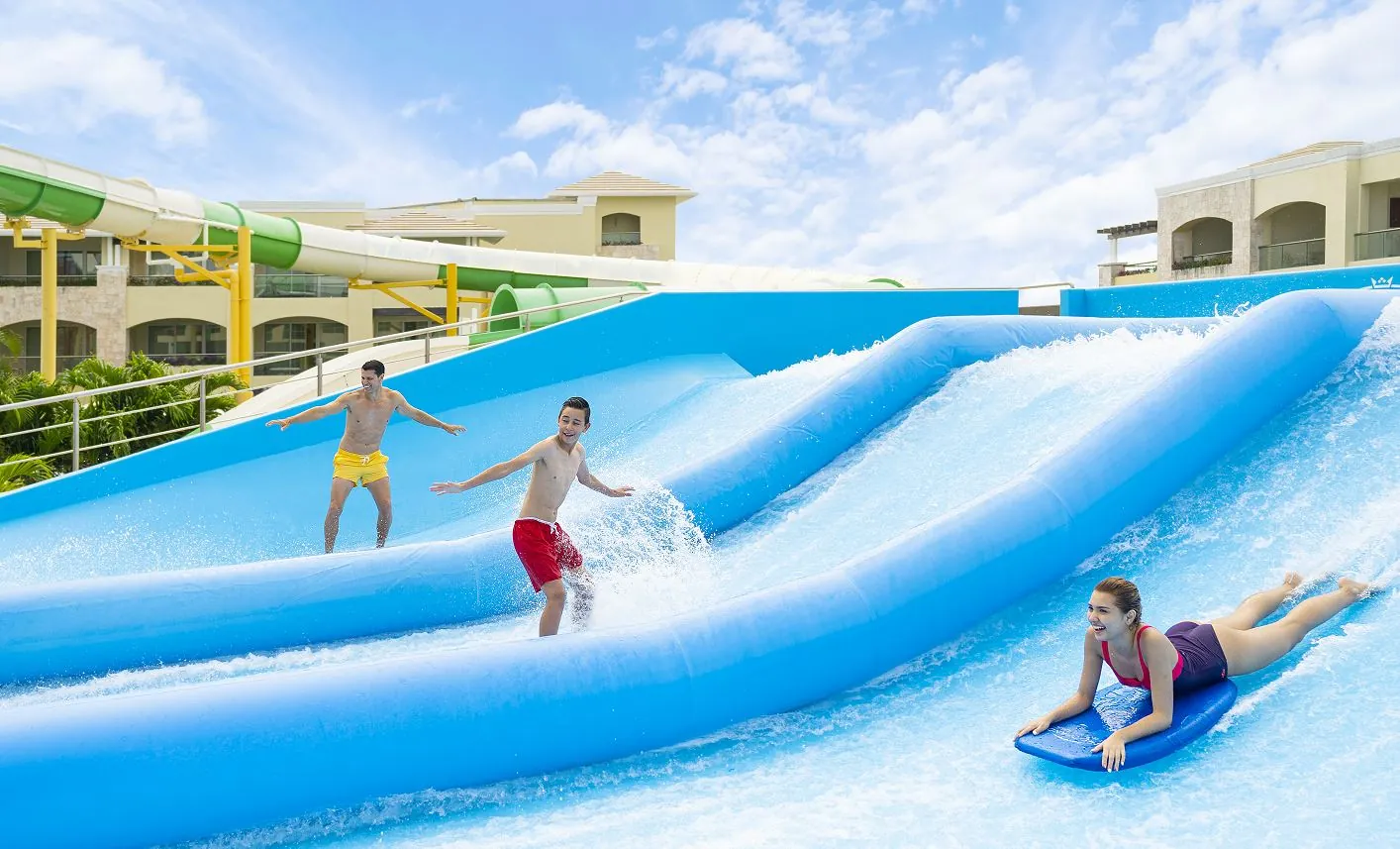 The Palace Company: Kids and Teens Stay Free at Moon Palace Resorts