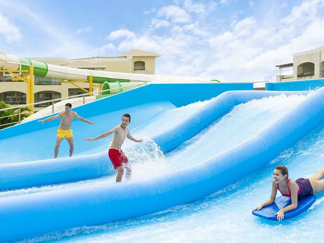 The Palace Company: Kids and Teens Stay Free at Moon Palace Resorts