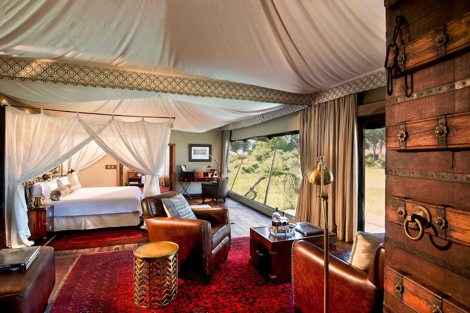 07Great-Plains-Duba-Plains-Camp-guest-suite-entrance.jpg
