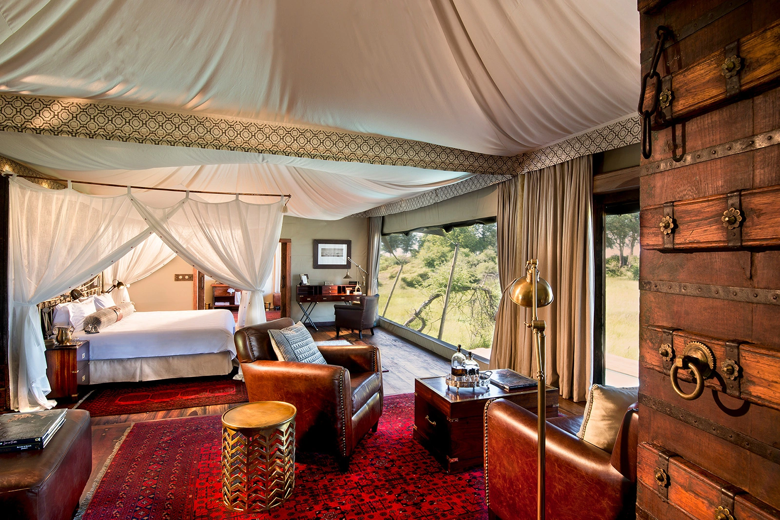07Great-Plains-Duba-Plains-Camp-guest-suite-entrance.jpg