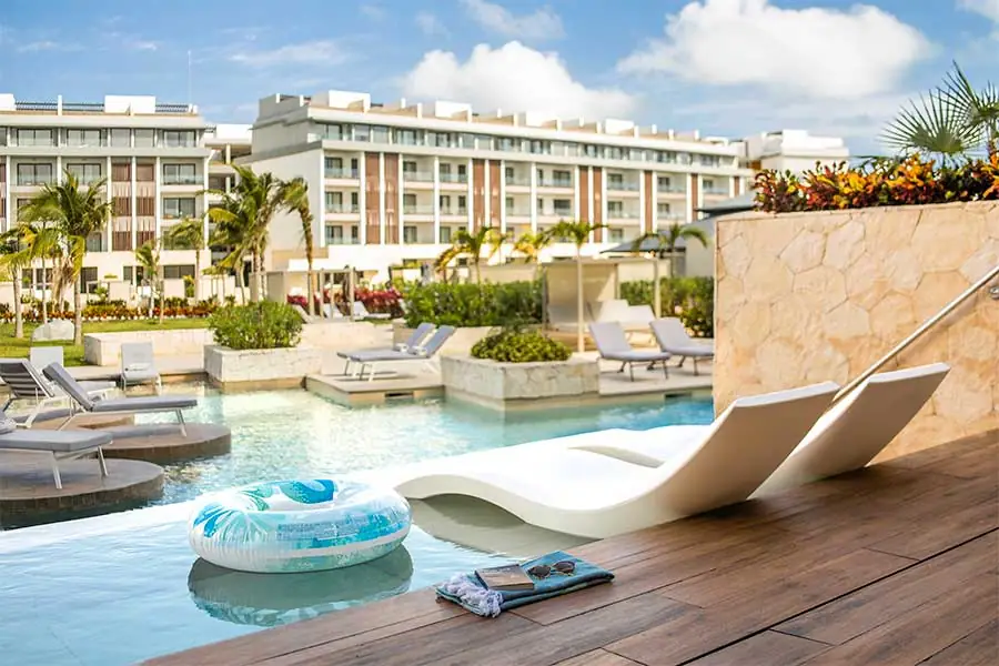Swim Up Suite Outdoor Jacuzzi