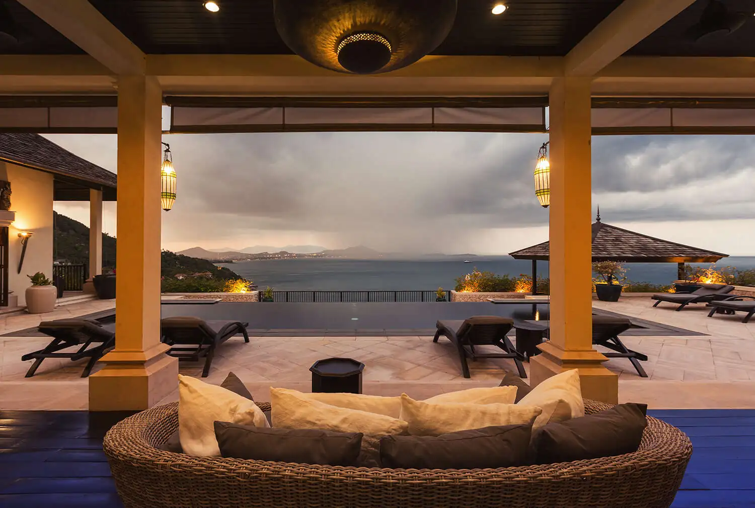 Luxury Hotel Banner