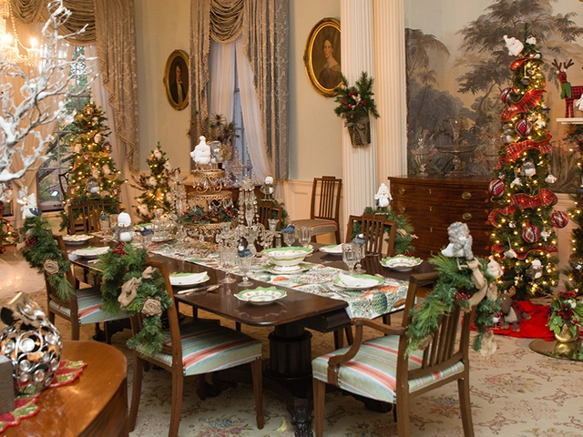 Homes For The Holidays