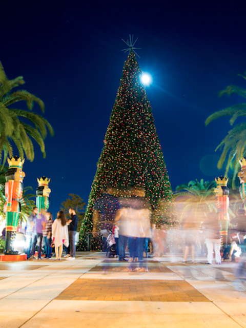 Theme Parks and Beyond: Nearly 2 Dozen Ways to Celebrate the Holidays in Orlando This Season