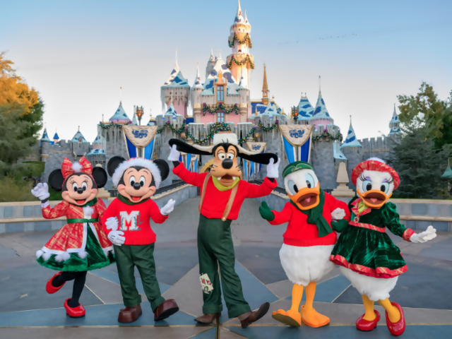 Doing the Holidays Disney Style in Orlando and Anaheim in 2022
