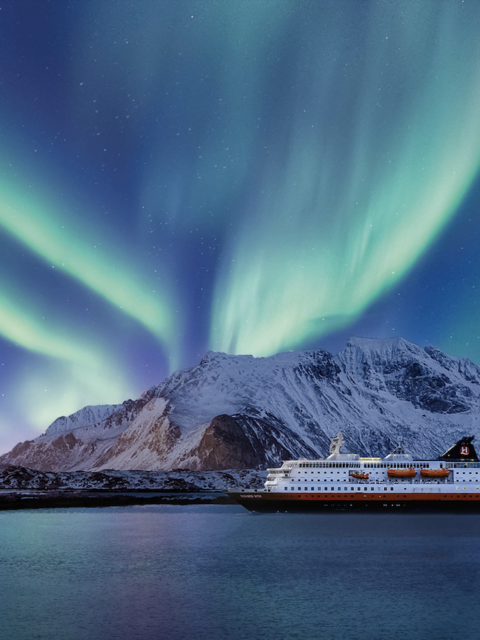 This Cruise Line is Submerging Thousands of Bottles of Sparkling Wine in the Ocean