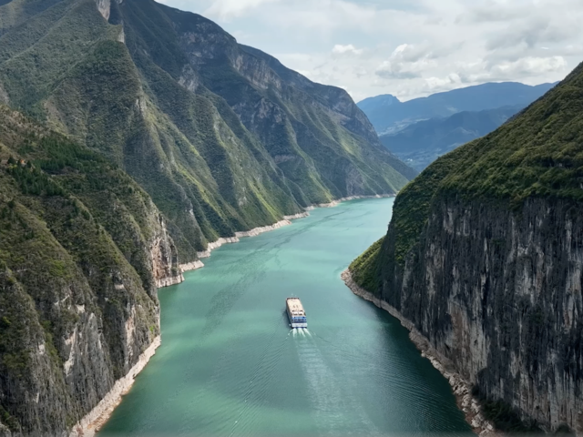 2 for 1 Fares; Free Air for Century Cruises’ Yangtze River China Cruise Tours