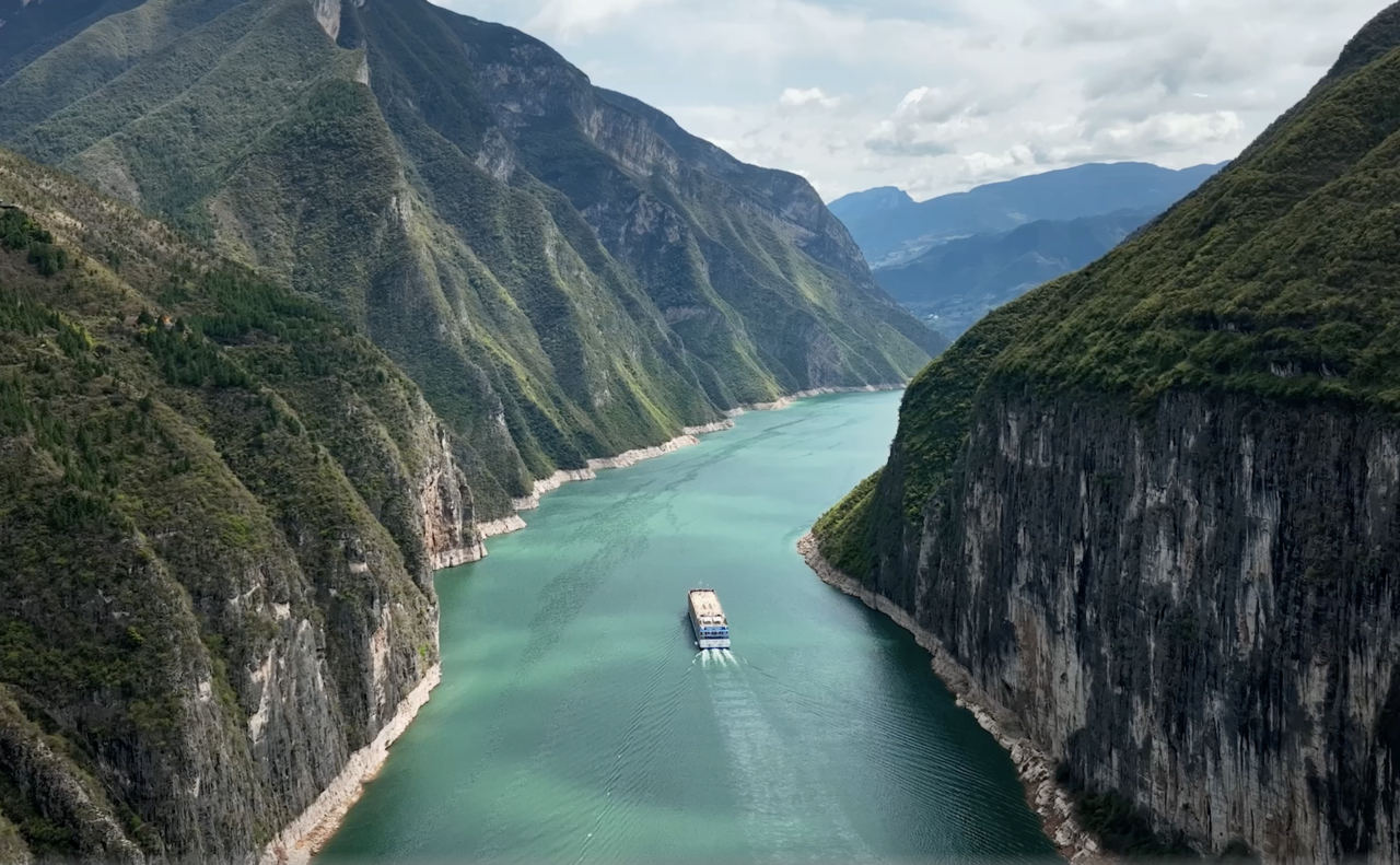 2 for 1 Fares; Free Air for Century Cruises’ Yangtze River China Cruise Tours