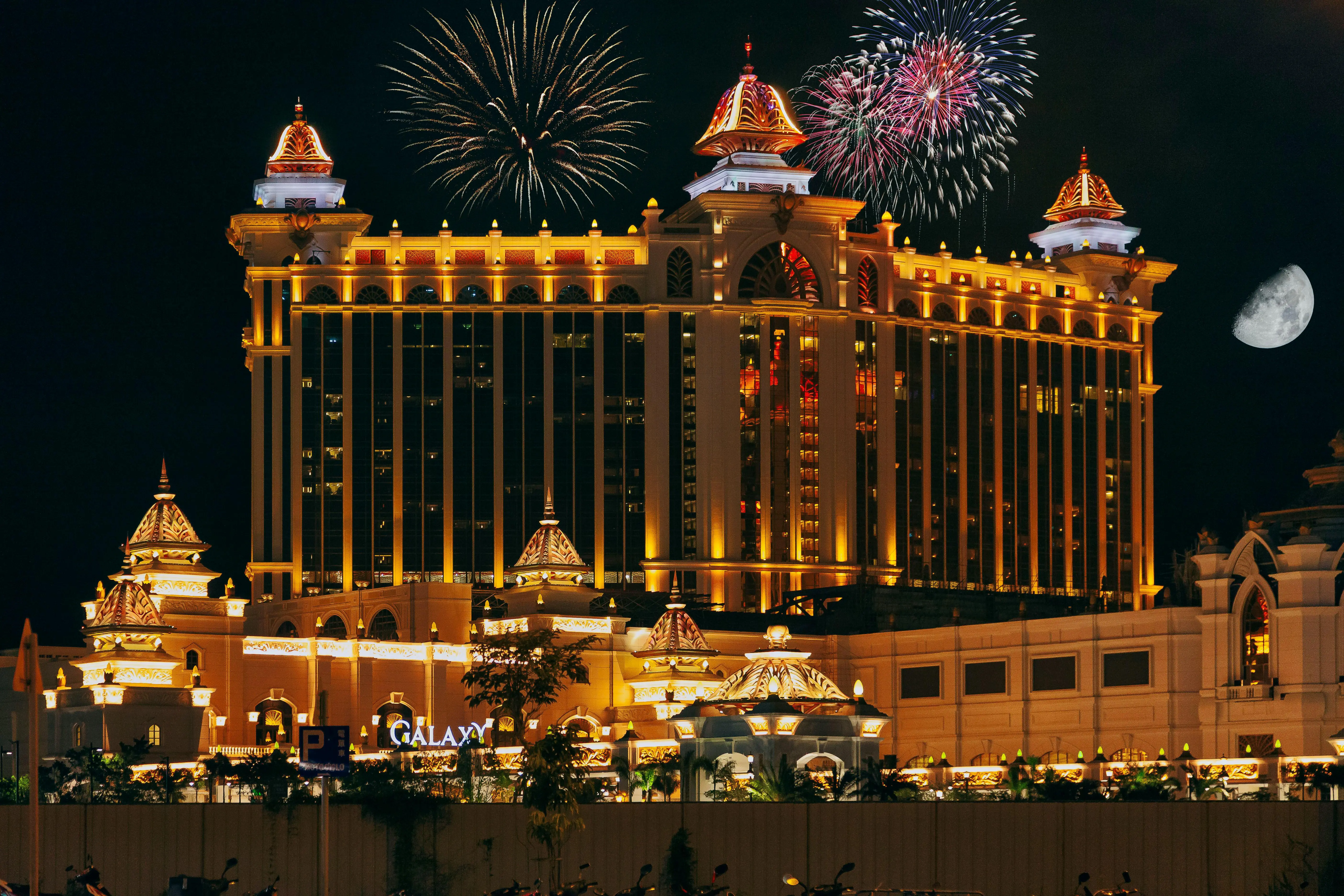 Exploring the Dazzling World of Macao: A Unique Blend of Gaming, Culture, and Cuisine