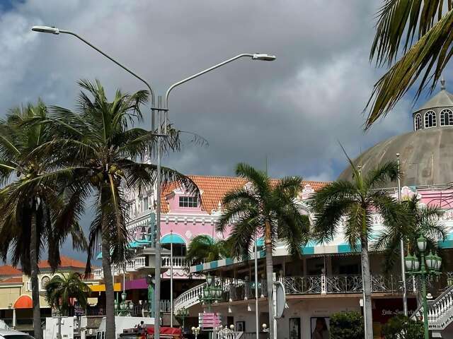 Exploring the Vibrant Shopping Scene of Aruba: A Guide to Markets, Crafts, and Local Finds