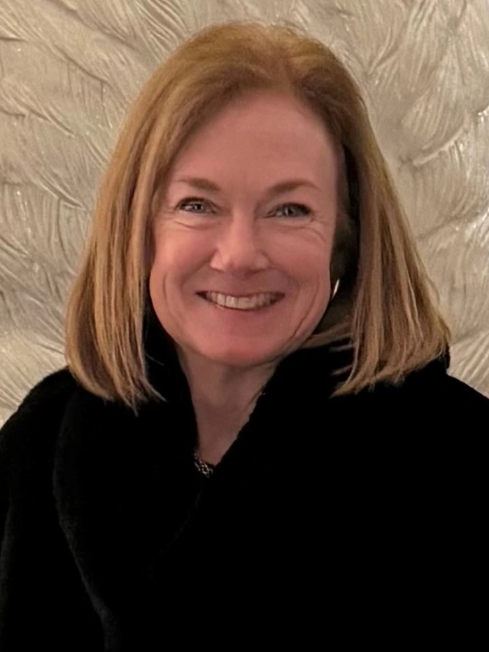 Claire Saunders