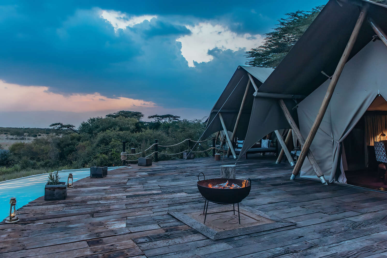 01Great-Plains-Sambuk-Suite-at-Mara-Nyika-deck-with-fire-pit.jpg