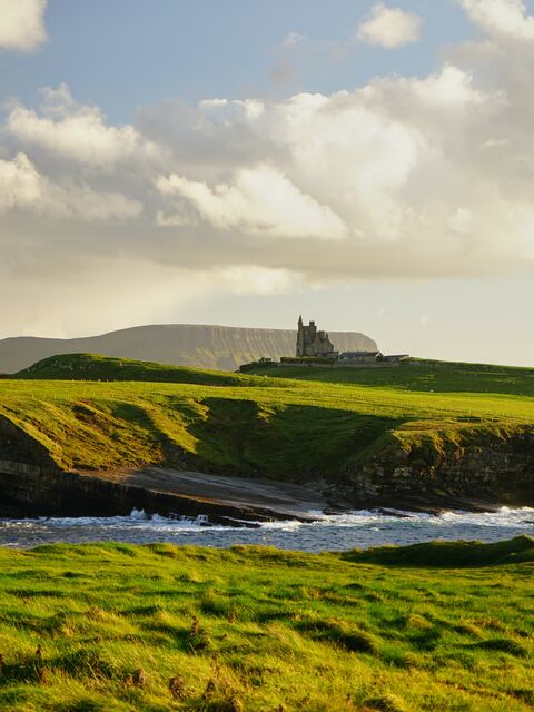 Charming Towns of Ireland & Britain with CIE Tours