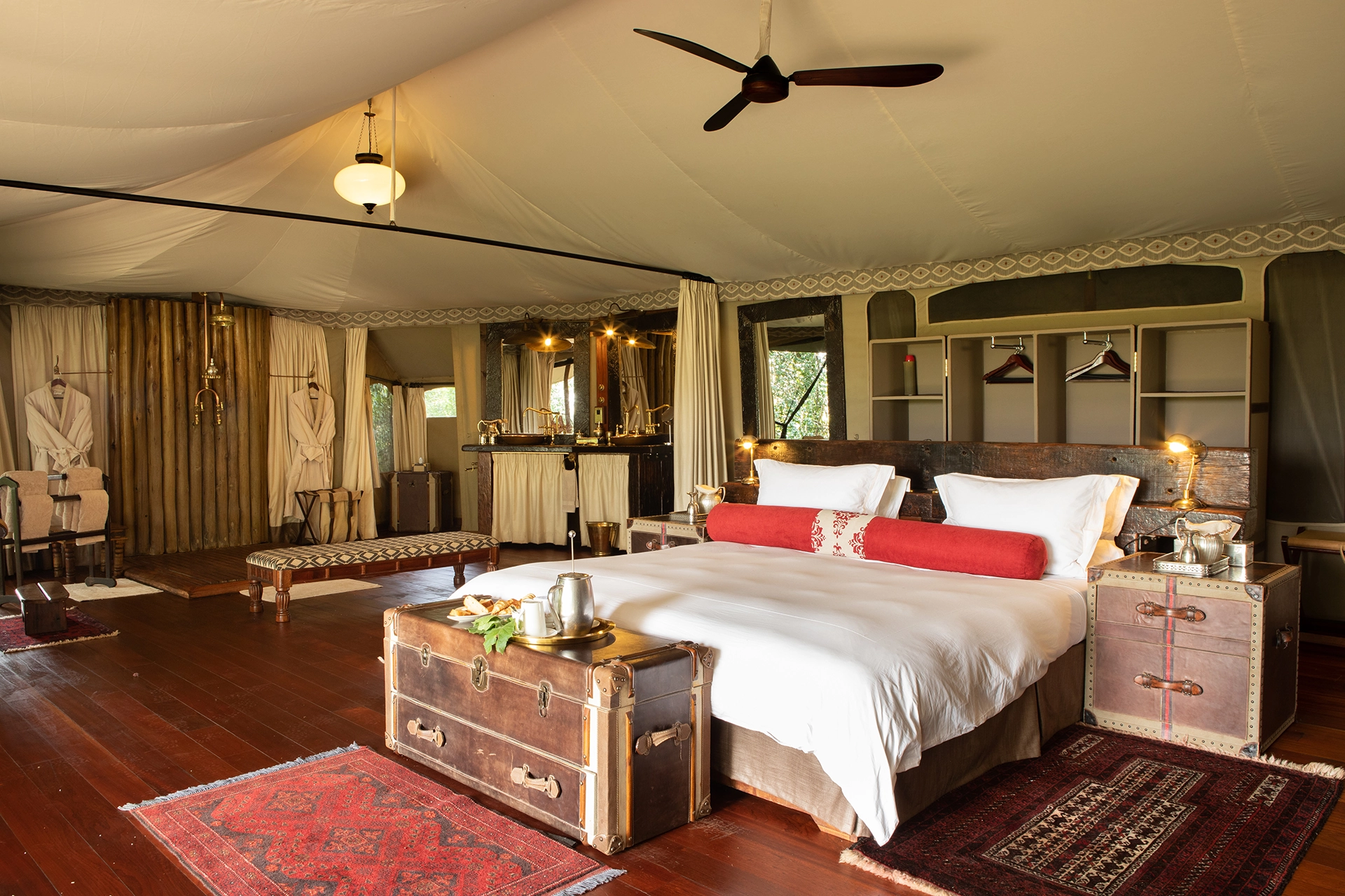 08Great-Plains-Jahazi-Suite-at-Mara-Plains-bed.jpg