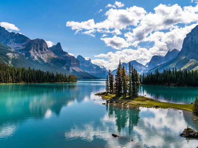 Journey Through the Majestic Canadian Rockies: Rocky Mountaineer Eastbound Rail Adventure July 2026