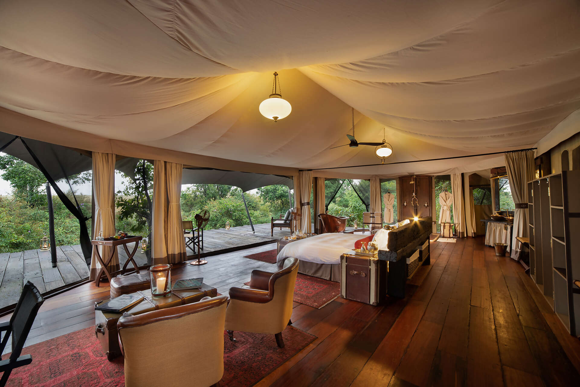 07Great-Plains-Jahazi-Suite-at-Mara-Plains-bedroom-deck.jpg
